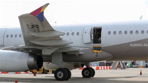 Asiana Airlines suspende la venta de algunos asientos en salidas de emergencia tras el incidente de la puerta del avión